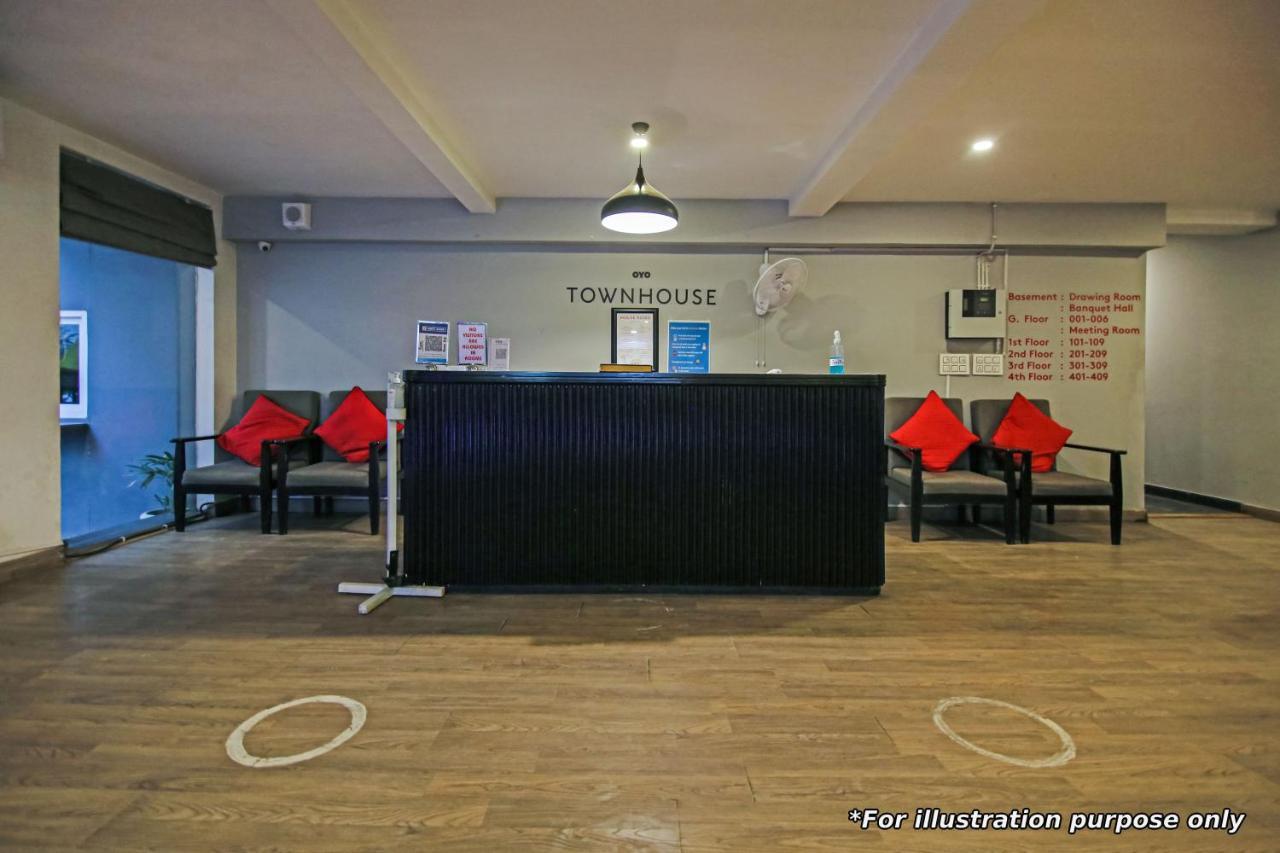 Townhouse 907 Hotel Navjivan Himatnagar Buitenkant foto
