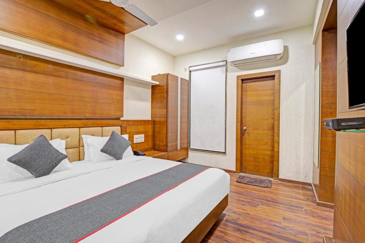Townhouse 907 Hotel Navjivan Himatnagar Buitenkant foto