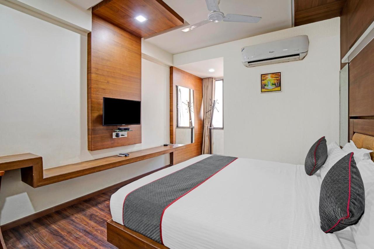 Townhouse 907 Hotel Navjivan Himatnagar Buitenkant foto