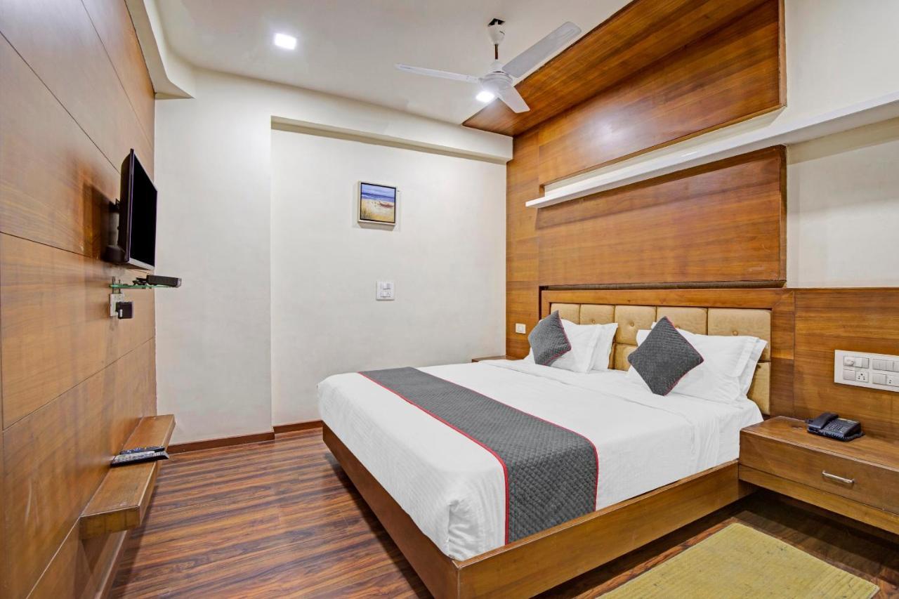 Townhouse 907 Hotel Navjivan Himatnagar Buitenkant foto