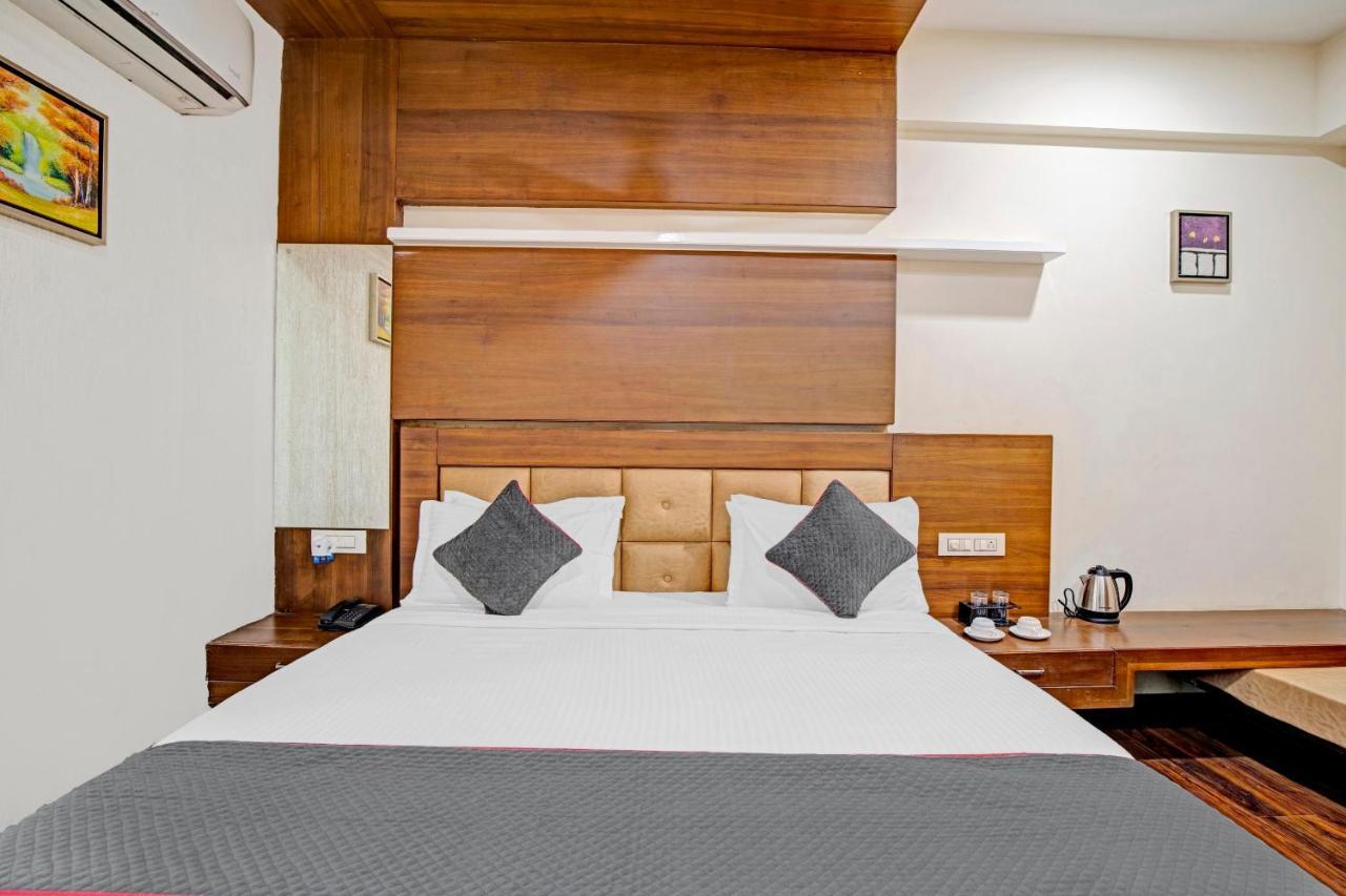 Townhouse 907 Hotel Navjivan Himatnagar Buitenkant foto