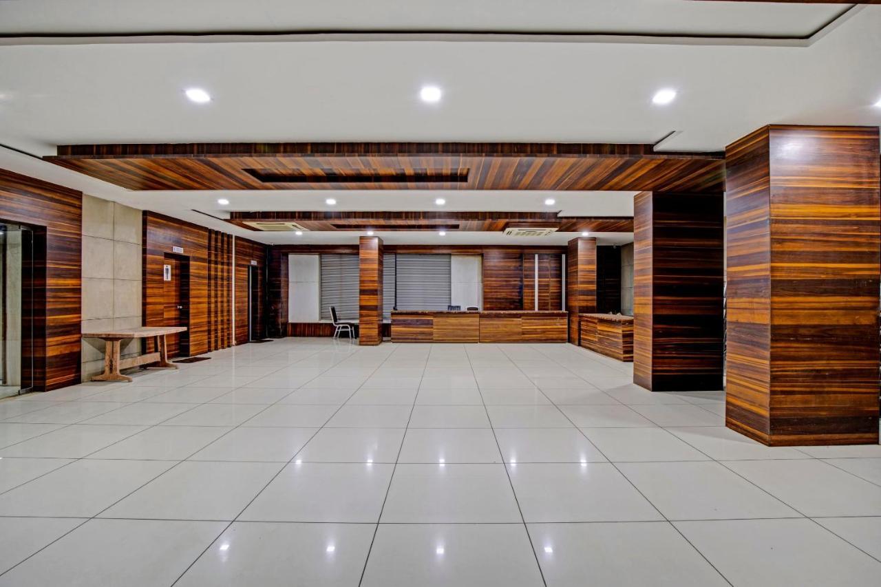 Townhouse 907 Hotel Navjivan Himatnagar Buitenkant foto