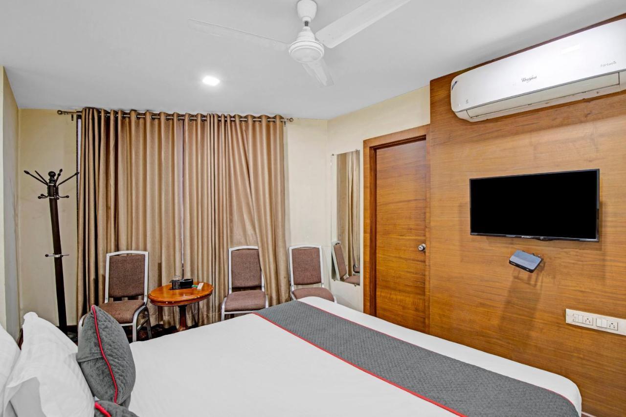 Townhouse 907 Hotel Navjivan Himatnagar Buitenkant foto