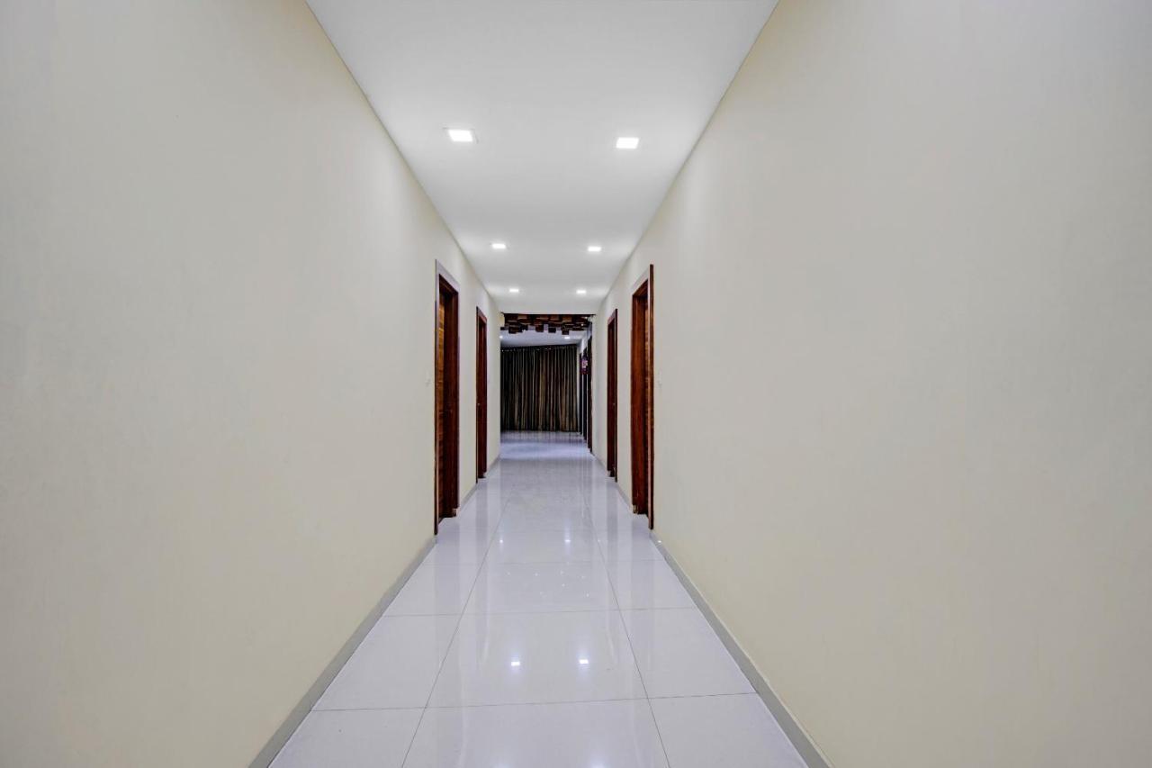 Townhouse 907 Hotel Navjivan Himatnagar Buitenkant foto