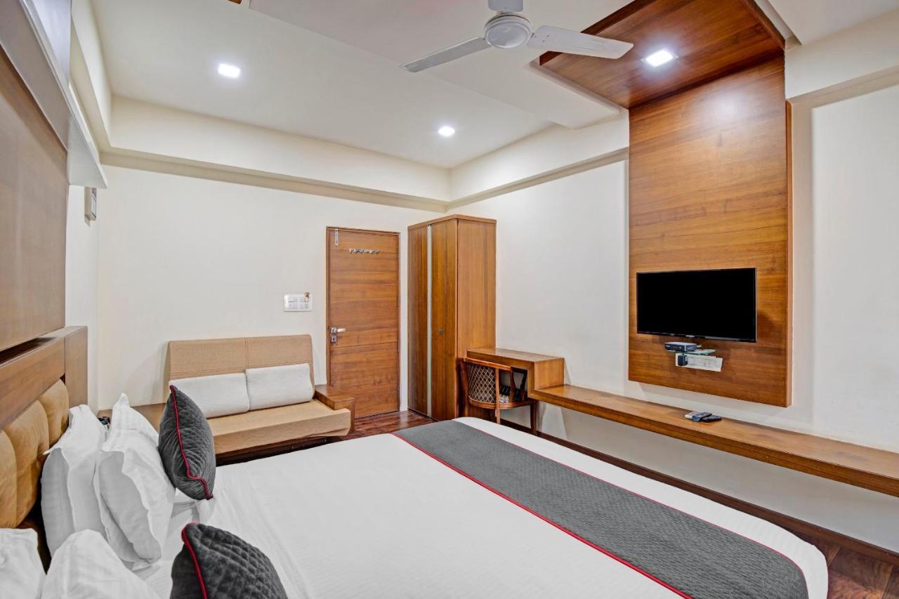 Townhouse 907 Hotel Navjivan Himatnagar Buitenkant foto